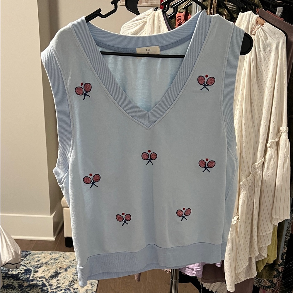 Anthropologie T. La Light Blue Sleeveless Top with Embroidered Details size L
